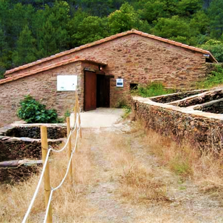 Interpretation centres (Casa Hurdana, artesanía, miel, olivo, agua y Hurdes)